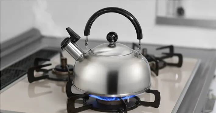 使い古したやかん、お手入れの『正解』が出た！　メーカーが教えるのは
