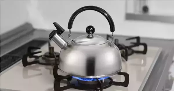 「使い古したやかん、お手入れの『正解』が出た！　メーカーが教えるのは」の画像