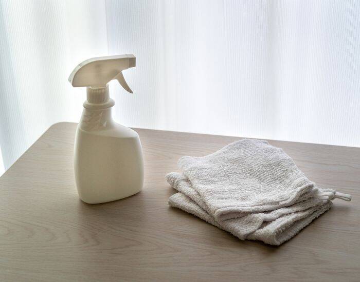 リビングの壁に黄ばみ？　意外な洗剤に「落ちた」「やってみます」