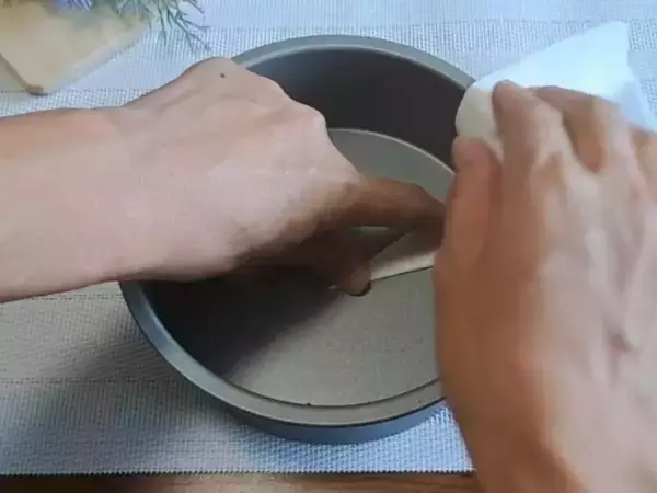 クッキングシートを四つ折りにしてから…　敷き方に「今後はコレ」「頭いい」