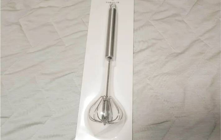 スリコで見つけた『半自動泡だて器』が優秀！電池なしでメレンゲもあっという間