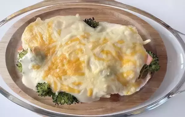 「作りすぎたホットケーキを『おかず』にアレンジ　食べた子供が「コレはあり」「豪華でおいしい」」の画像