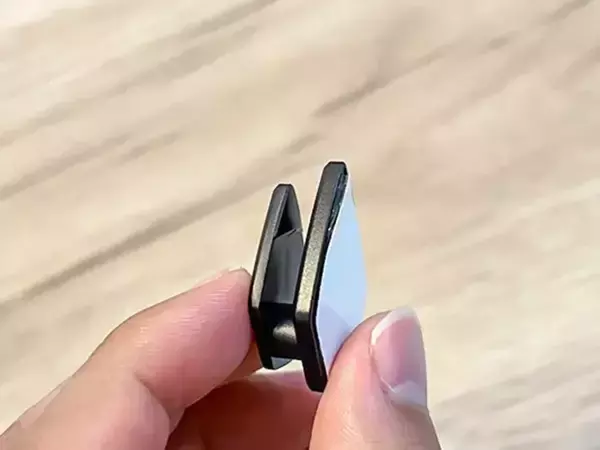 玄関に『110円の車用品』を貼るだけ！　ダイソー商品の「じゃない使い方」で家中スッキリ