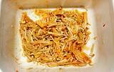 「【秋レシピ】エノキをコチュジャンで混ぜ合わせると…？　一度食べたらハマるやみつきおつまみの作り方」の画像7