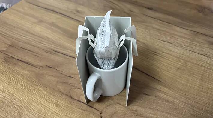 ブックエンド2個使うだけ！　誰でもできるコーヒーのおいしい淹れ方に「この手があったか」