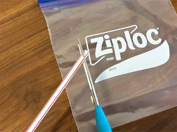 ジッパー袋とストローを使って5分　災害時に役立つ『蛇口』がこちら