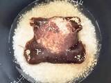 「炊飯器に1袋入れてみて！　子供が感動した炊き込みご飯、具材に使ったのは？【レシピ】」の画像1