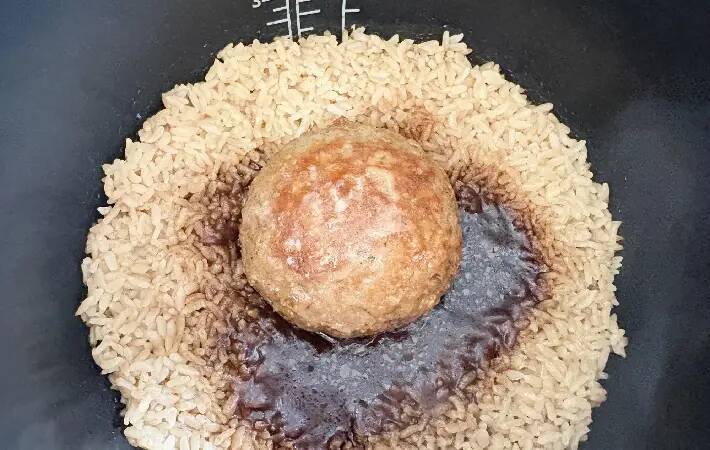 炊飯器に1袋入れてみて！　子供が感動した炊き込みご飯、具材に使ったのは？【レシピ】
