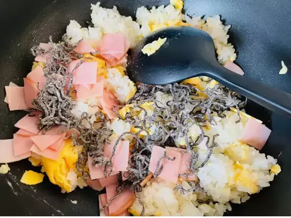 いつものチャーハンに飽きたらこれ！塩こんぶチャーハン試してみた