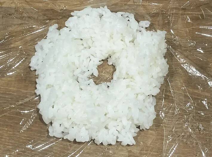 ご飯をラップで包む前に一工夫　冷凍後のレンチン時間が短くなるアイディア