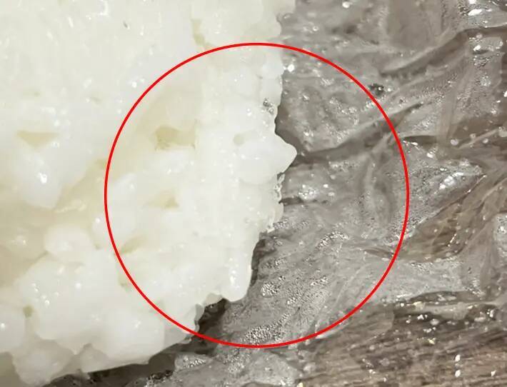ご飯をラップで包む前に一工夫　冷凍後のレンチン時間が短くなるアイディア