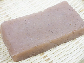 こんにゃくを串に刺して一晩冷凍したら…　焼き上がったものに「もはや別もの」【アレンジ4選】
