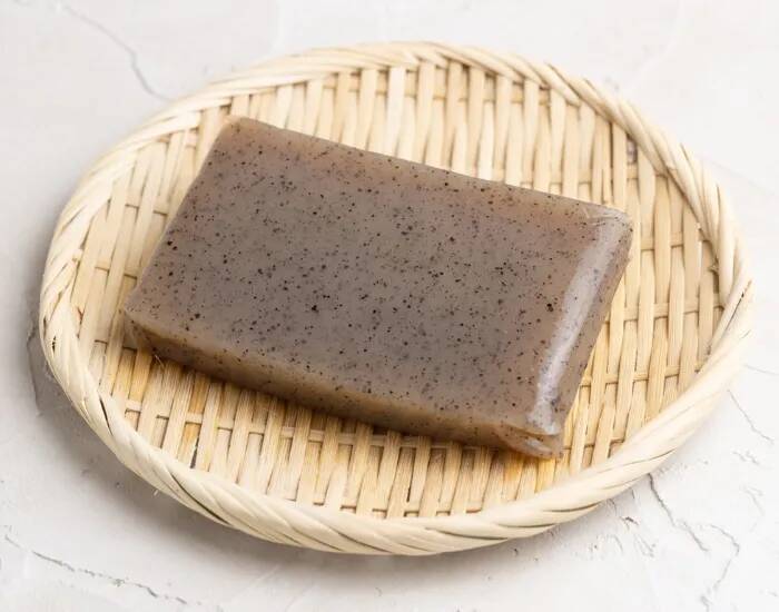 こんにゃくを串に刺して一晩冷凍したら…　焼き上がったものに「もはや別もの」【アレンジ4選】