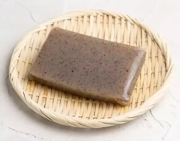 「こんにゃくを串に刺して一晩冷凍したら…　焼き上がったものに「もはや別もの」【アレンジ4選】」の画像