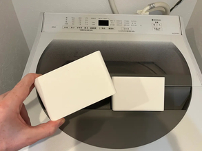 洗濯のたびに「あれどこだっけ？」が消えた　ダイソーのマグネットポケットを洗濯機に貼りつけてみたら…