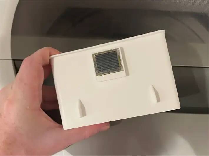 洗濯のたびに「あれどこだっけ？」が消えた　ダイソーのマグネットポケットを洗濯機に貼りつけてみたら…