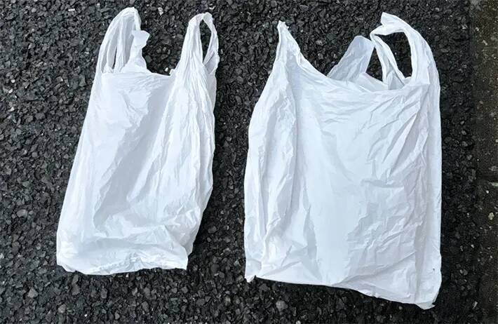 【検証】ビニール袋 vs 100均靴カバー “突然の雨”対策になるアイテムはどっち？