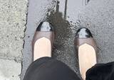 「【検証】ビニール袋 vs 100均靴カバー “突然の雨”対策になるアイテムはどっち？」の画像3
