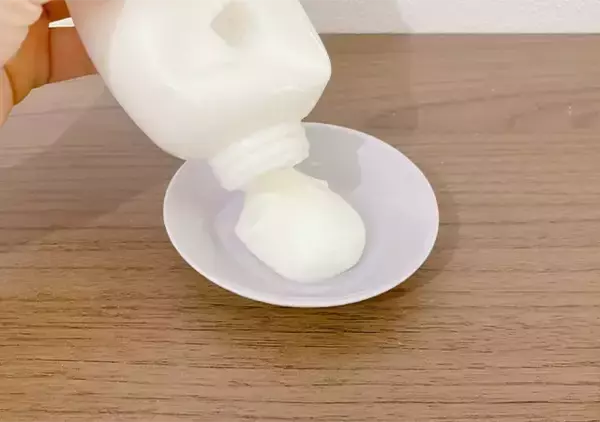 「ペットボトルみたいな容器を振ったら…まさかの結果に！」の画像