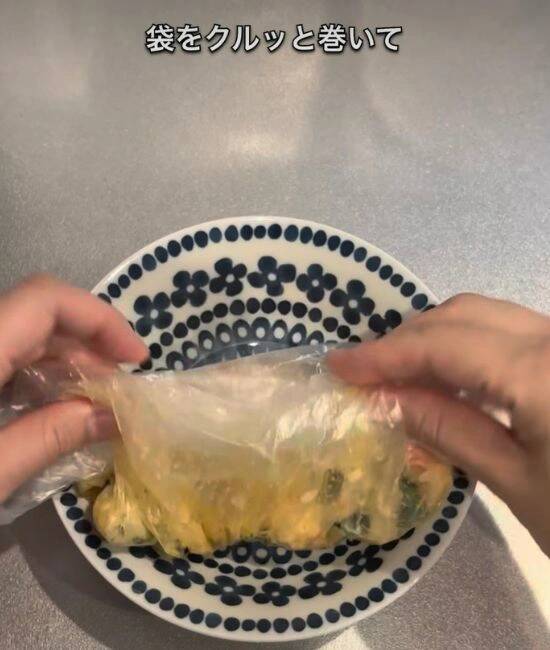 ご飯と卵を袋に入れて3分　完成したモノに「これすごい」「早速試す」