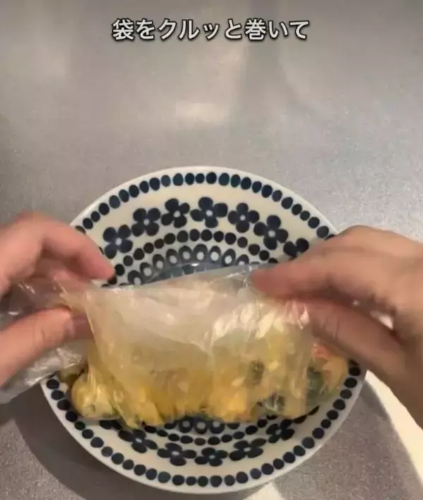 「ご飯と卵を袋に入れて3分　完成したモノに「これすごい」「早速試す」」の画像