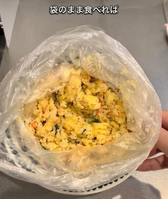 ご飯と卵を袋に入れて3分　完成したモノに「これすごい」「早速試す」