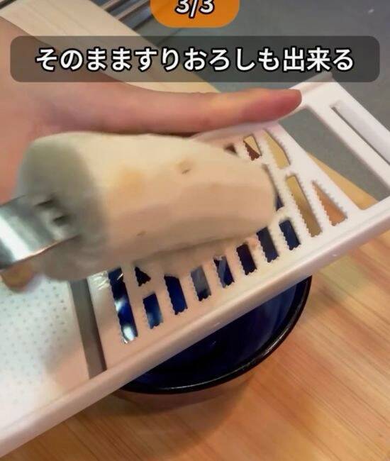 深い切り込みを入れたニンジン　ピーラーで削ってみたら「コレはすごい！」