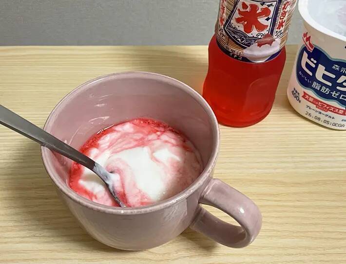 ヨーグルトに『大さじ2杯』混ぜて放置　できあがりに「ぜい沢な朝食になった」「かわいい」