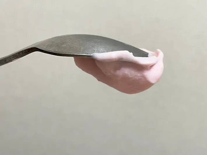 ヨーグルトに『大さじ2杯』混ぜて放置　できあがりに「ぜい沢な朝食になった」「かわいい」