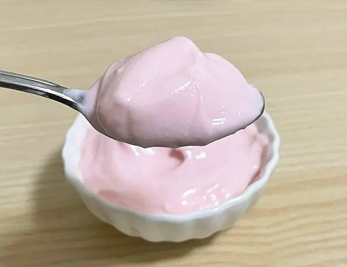 ヨーグルトに『大さじ2杯』混ぜて放置　できあがりに「ぜい沢な朝食になった」「かわいい」