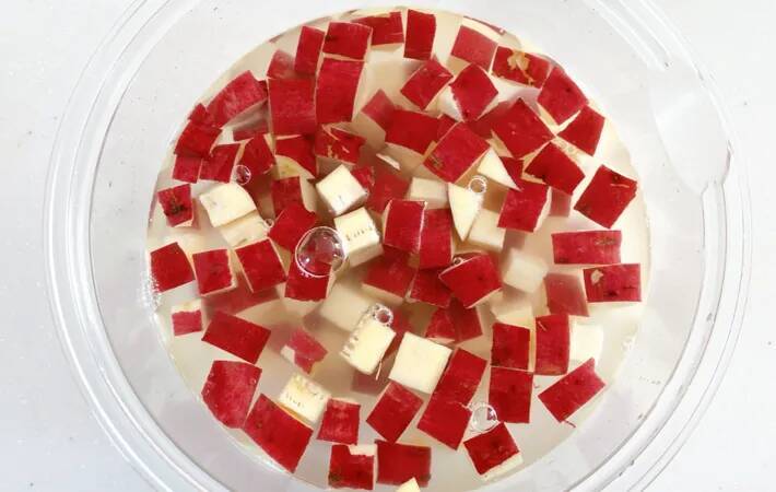 作ってもすぐなくなる！　サツマイモを小さく角切りして…「手が止まらない」【最強おやつ】