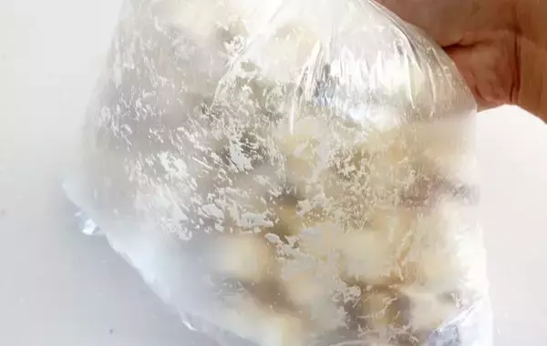 「作ってもすぐなくなる！　サツマイモを小さく角切りして…「手が止まらない」【最強おやつ】」の画像