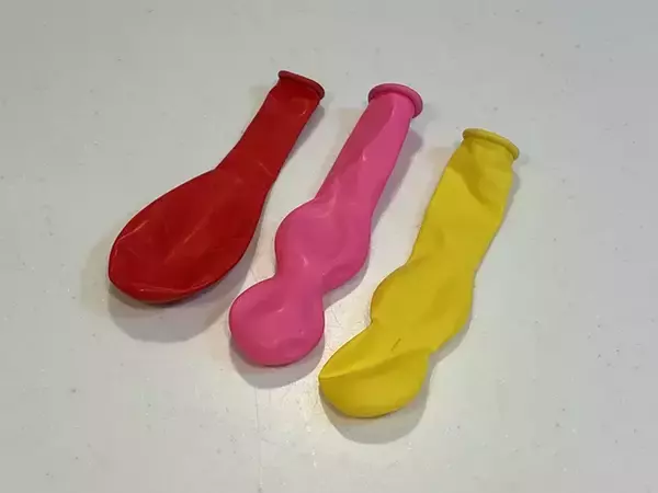 「蛇口につけた風船を『1cm』切ったら？　シンク掃除が一気にラクになる、意外な方法」の画像