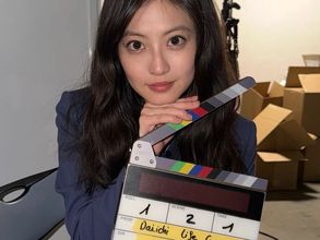 今田美桜の大人の魅力があふれ出るオフショット公開　松村北斗らと新CMに登場