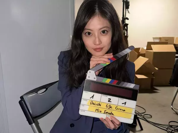 今田美桜の大人の魅力があふれ出るオフショット公開　松村北斗らと新CMに登場