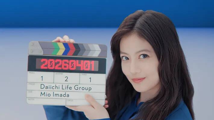 今田美桜の大人の魅力があふれ出るオフショット公開　松村北斗らと新CMに登場