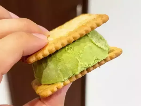 連休中の『おやつ』はこれで決まり！　挟むだけの簡単アレンジに「食感がいい！」
