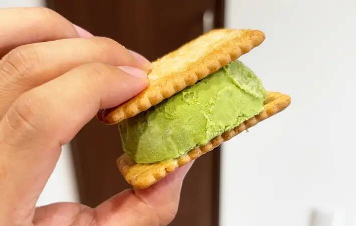 連休中の『おやつ』はこれで決まり！　挟むだけの簡単アレンジに「食感がいい！」
