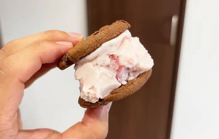 連休中の『おやつ』はこれで決まり！　挟むだけの簡単アレンジに「食感がいい！」