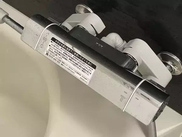 「ウタマロクリーナーは風呂掃除でも便利！　4分で簡単に蛇口が「ピカピカ」」の画像