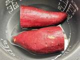 「【炊飯器レシピ】サツマイモを入れてボタンを押すだけ　手間なしで甘さを引き出す方法」の画像3