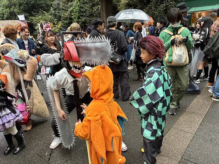 ミャクミャクが擬人化！？　『池ハロ』参加者がコスプレにかける思いとは【独自取材】