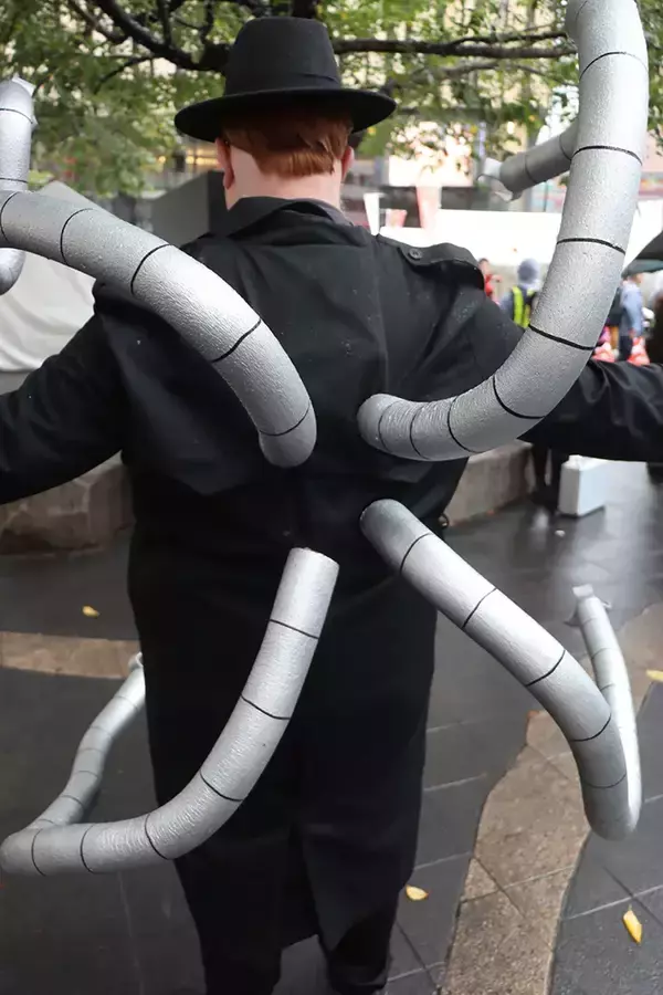 「ミャクミャクが擬人化！？　『池ハロ』参加者がコスプレにかける思いとは【独自取材】」の画像