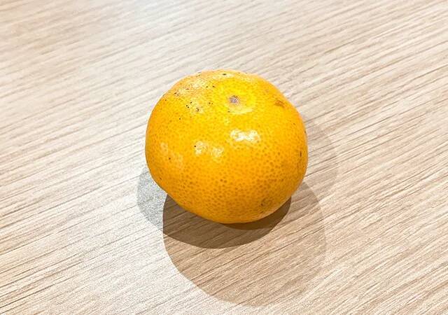 指も汚さず10秒で完了！？　和歌山みかん農家流の皮むき術が？