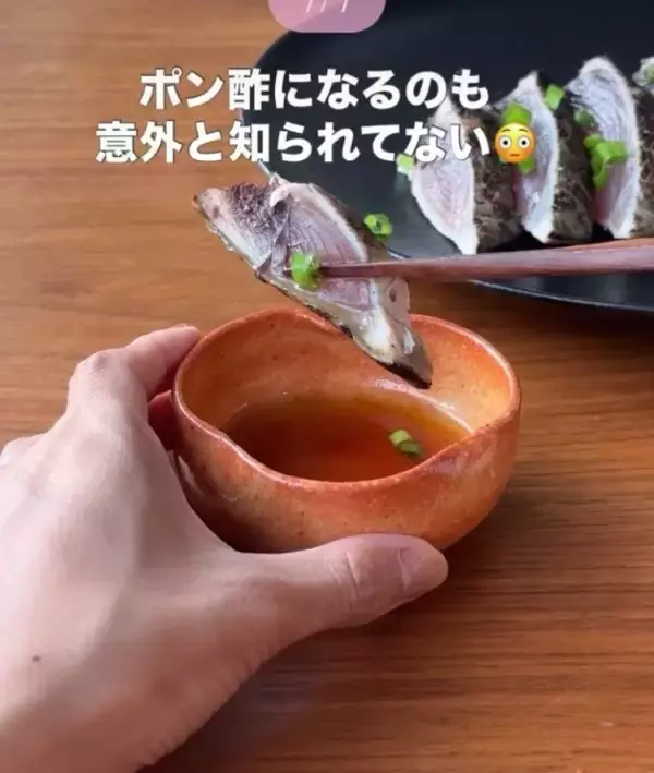 「ウスターソースに『酢』を加えて！　混ぜた結果に「やってみたくなる」「こういうの好き」」の画像