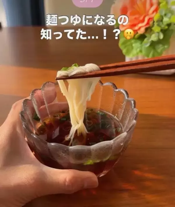 「ウスターソースに『酢』を加えて！　混ぜた結果に「やってみたくなる」「こういうの好き」」の画像