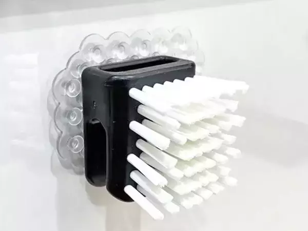 洗面所もキッチンもスッキリ！ セリア『吸着シート』活用アイディア