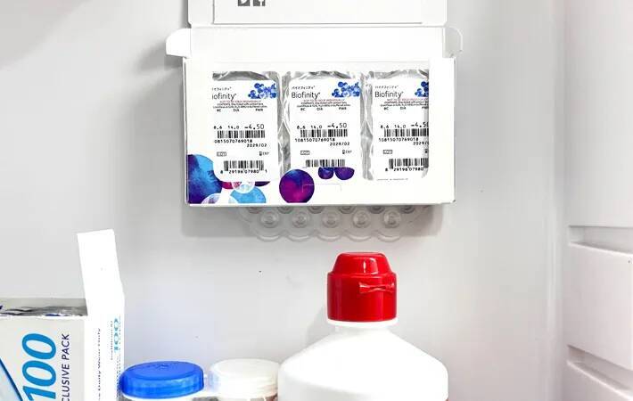 洗面所もキッチンもスッキリ！ セリア『吸着シート』活用アイディア