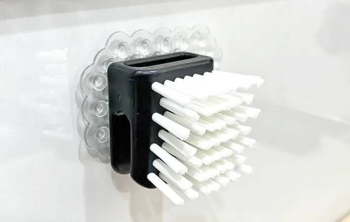 洗面所もキッチンもスッキリ！ セリア『吸着シート』活用アイディア