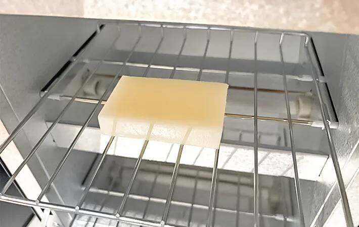 餅にのせて海苔で巻くと…　できた簡単ごはんに「もっと作ればよかった！」